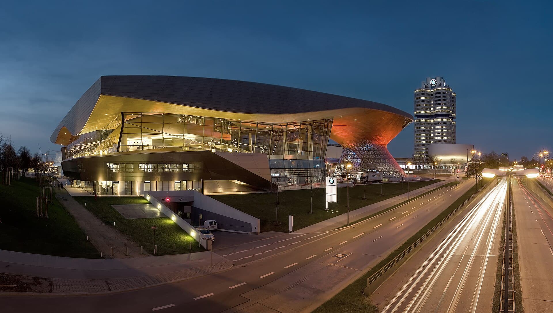 عالم بي إم دبليو